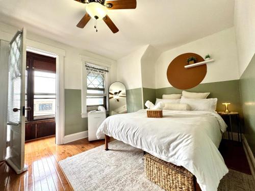 20 min NYC-Modern Private Room-Queen Bed-Parking