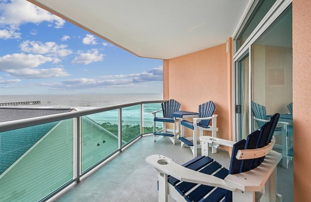 20% off 3-5 nights or 25% off 7 nights thru Dec. 3 night min. 2BR OF with OV.