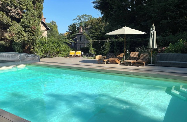 200 M2 Dreamhouse for 10 with private pool and garden in beautiful park