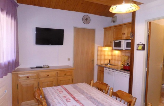 200m from ski slopes, 2nd floor, balcony, parking, tv, ski locker, 28m², Les Contamines-Montjoie