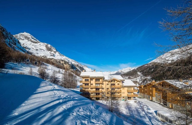 200m from resort center, 4th floor, view valley, fitness, swimming pool, sauna, hammam, balcony, tv
