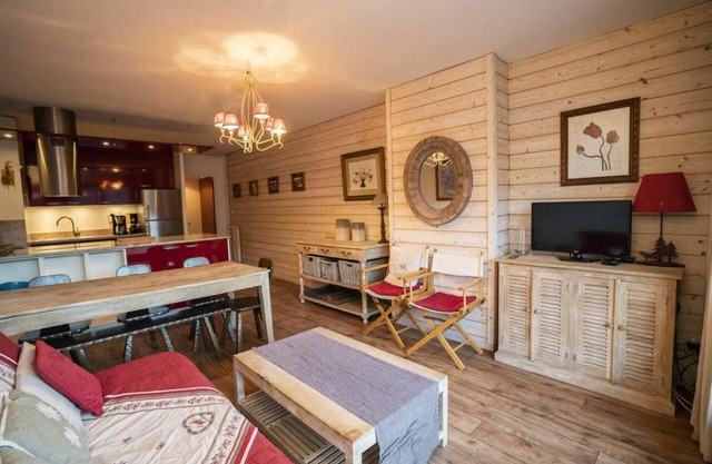 200m from ski lifts, 2nd floor, balcony, parking, tv, 50m², Châtel