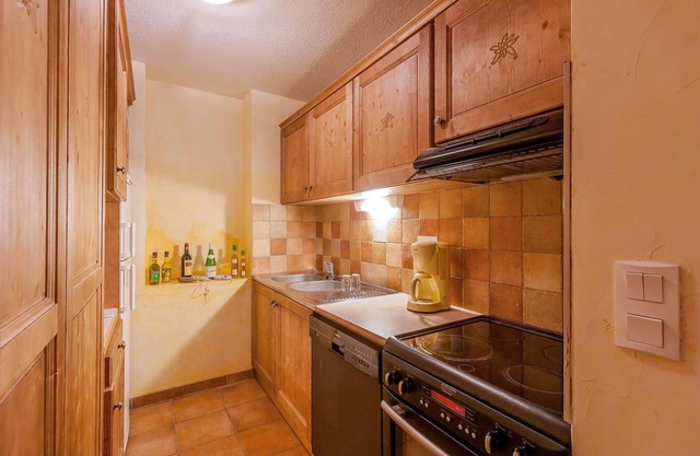 200m from ski slopes, fitness, swimming pool, sauna, hammam, balcony, fireplace or stove, tv