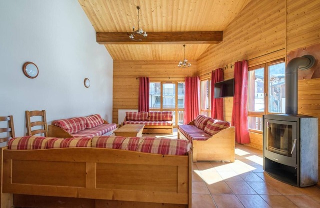 200m from ski slopes, fitness, swimming pool, sauna, hammam, balcony, fireplace or stove, tv