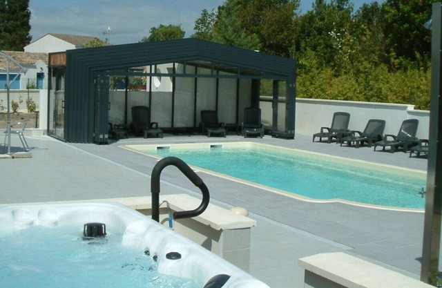 200m from the ocean, villa "Madame" in residence with swimming pool ...: Les Thalassiles
