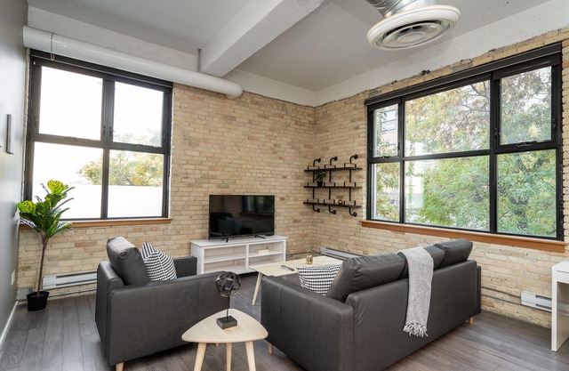 (201) Exchange District Marvellous Warehouse Loft + 2 Bedrooms (133)