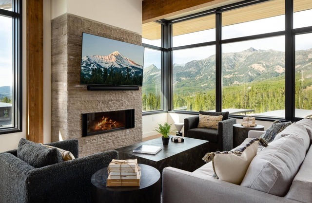 201 LakeLodge (3-Bedroom Condo) with Pool - Pets Allowed by Moonlight Basin Lodging by Moonlight Basin Lodging