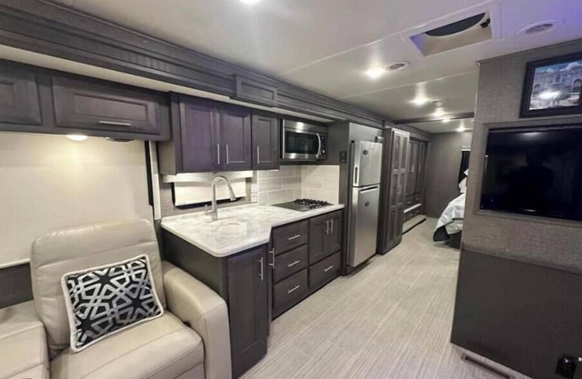 2021 Thor Motor Coach Challenger