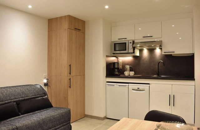 20m from ski slopes, 4th floor, balcony, ski locker, 19m², Méribel