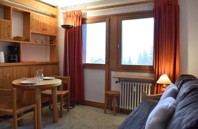 20m from ski slopes, 2nd floor, ski locker, 19m², Méribel
