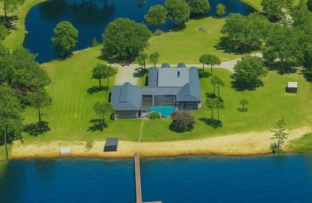 21-Acre Lakefront Paradise: Pool, Beach, Animals & Fire Pit