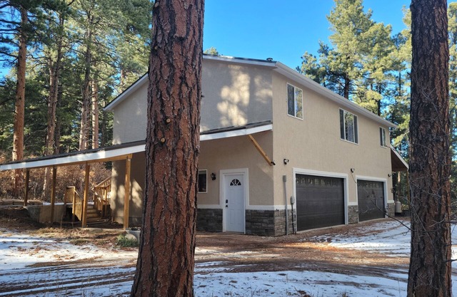 21 Acre Paradise-sleeps 11 in wooded wonderland