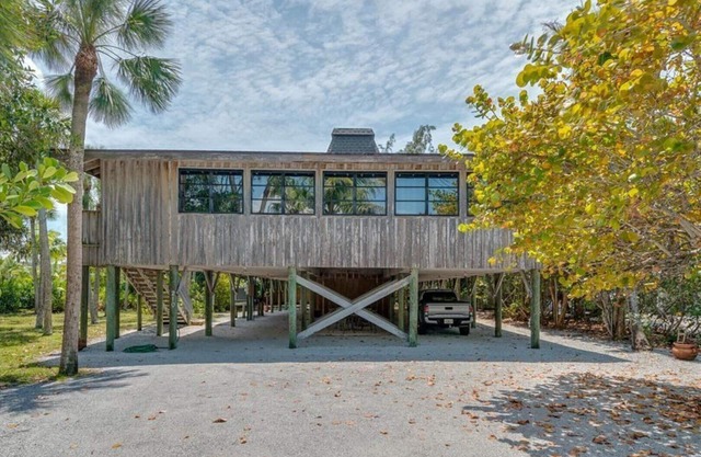 210 Wheeler - Awesome Home - 4 beds/4 baths - 1 block from Gulf!