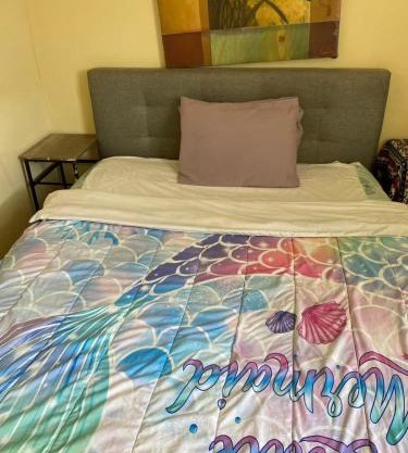 2131 bedroom With shared Bathroom