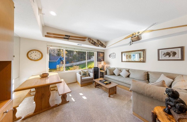 214 | Couple’s Retreat - A/C, Pool, Spas + Parking