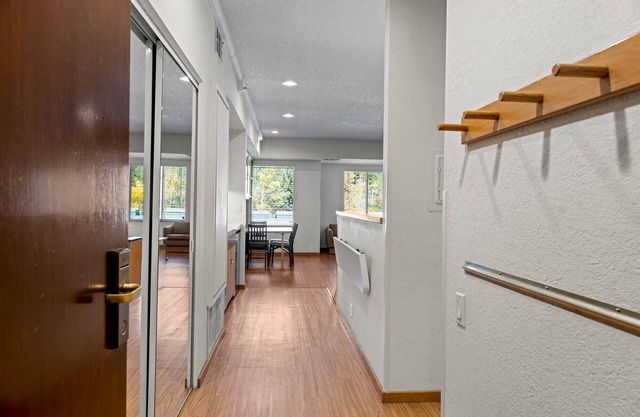215 | Studio Stay – Big Fridge, Walkable Locale