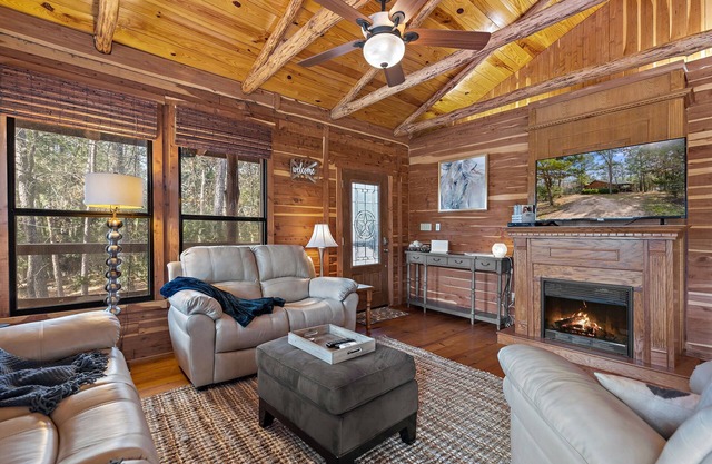 22 mi to Round Top Warrenton for Antique Week, 2/2 cabin on a quiet lake, Wif