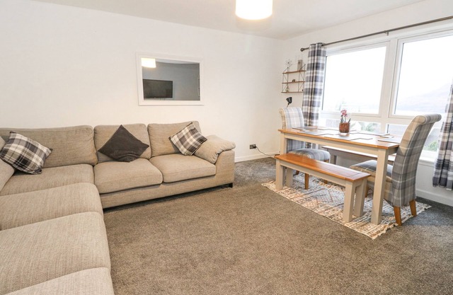 22 MORAY PLACE, pet friendly, country holiday cottage in Fort William