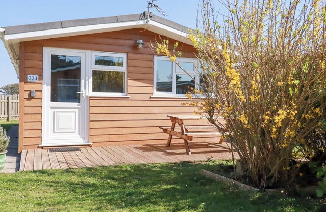 224 ATLANTIC BAYS, family friendly, with a garden in St Merryn