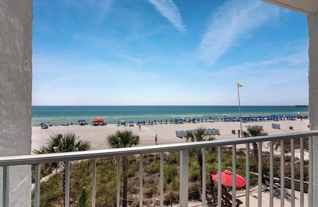 226 Ambassador PETS AOK beachfront 2nd floor