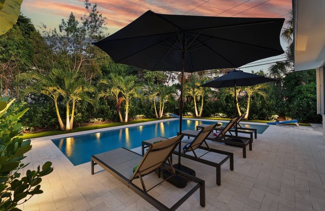 230 Luxury 4BR Delray Villa: Heated Pool, Hot Tub, Ping-Pong & Screen Porch, FUN