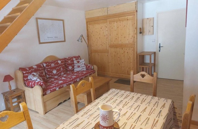 230m from resort center, 3rd floor, balcony, parking, tv, ski locker, 48m², Valloire