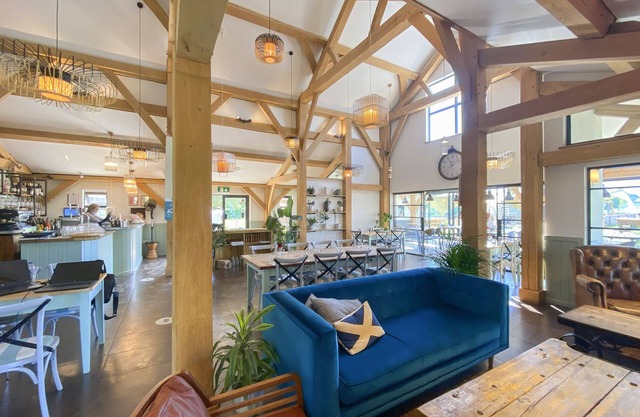 24 Clearwater/Rushes/Lower Mill/sleeps 8 adults&3kids/spa/indoor/outdoor pool
