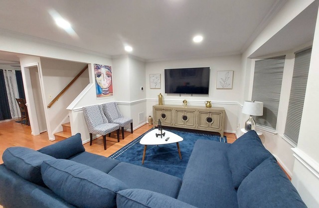 $249/Comfy 5br,3.5bth,& 3LVL TH