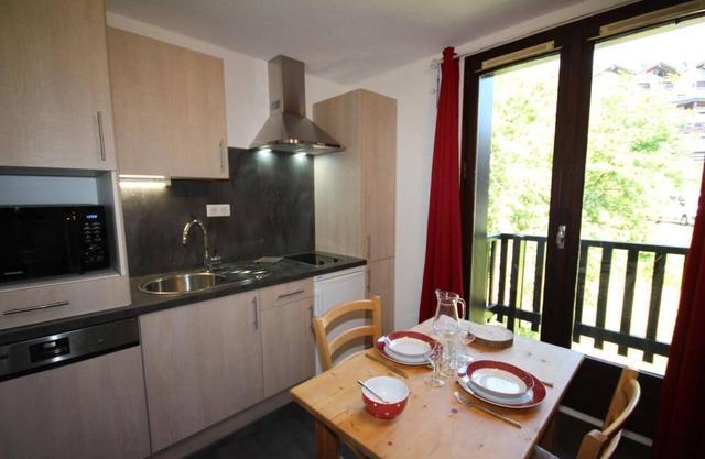 250m from ski slopes, 4th floor, balcony, tv, ski locker, 15m², Les Saisies