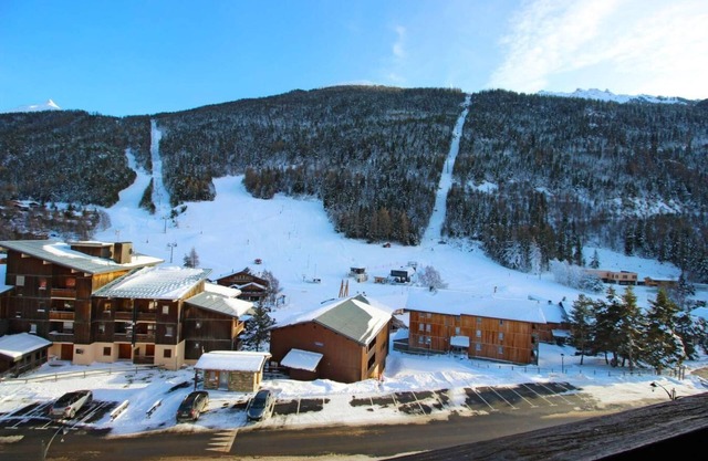 250m from ski slopes, 4th floor, balcony, tv, ski locker, 25m², La Norma