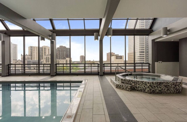 25th Floor Sky Suite Unit 2501, Downtown, Pool, Gym, Parking 2501