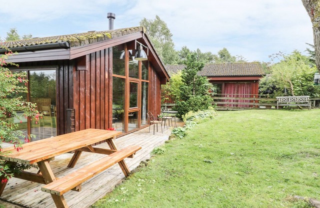 26 DUKES MEADOW, pet friendly, character holiday cottage in Greystoke