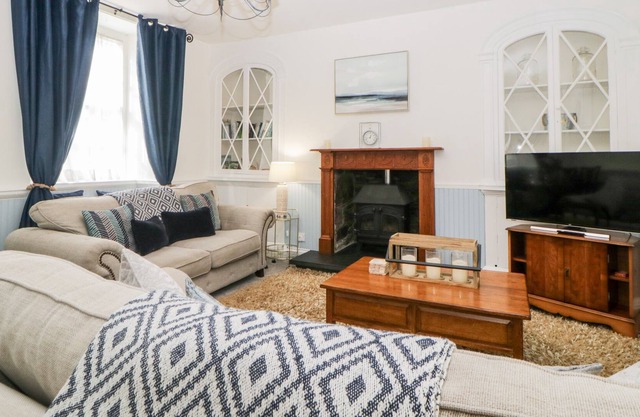 26 KING STREET, pet friendly, with open fire in Tavistock