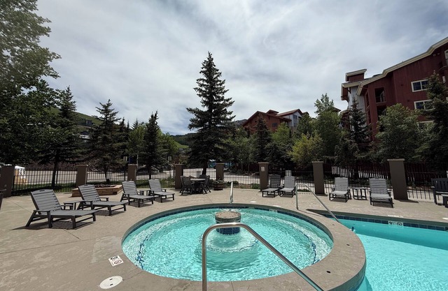279-281 Base area 2 room 2 bath unit sleeps 6 Mt. Crested Butte