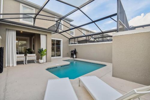 2943 - LUXUOSA casa 4Q/3B Storey Lake