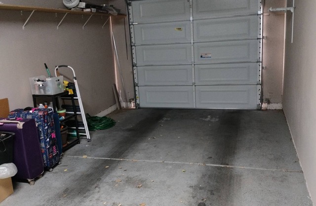 2b2b Condo in a gated community 10 mins from The Strip, 5 mins from the airport