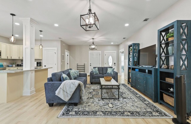 2bd/1ba Cottage * Renovated * Dogs Welcome * Cottage in Savannah * 30+ day stay