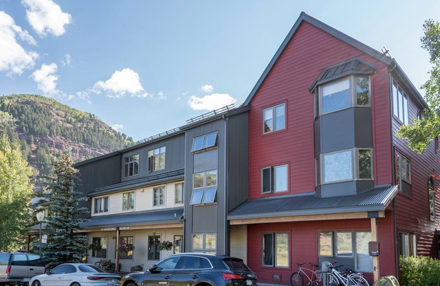 2BD/2BA Condo in Town of Telluride, Sleeps 6, Garage, Heated Pool, Hot Tub