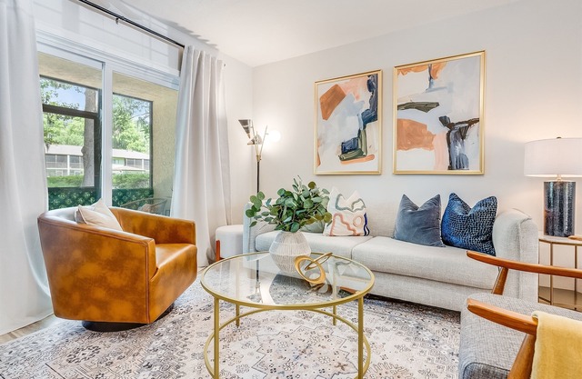 2bd/2ba Condo * Pool * Renovated * Dogs Welcome * Condo in Savannah*30+ day stay