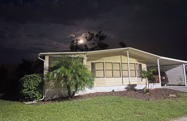 2bdr/2b pet friendly 55+ community w/amenities 5min to Siesta Key!