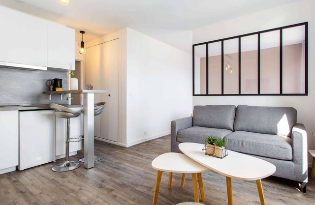 2BDR *Balcony, Beautiful View*-Republique / Canal St Martin - BAIL MOBILITE