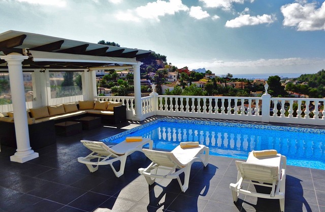 2bed 2bath apartment with private pool and sea views enjoys all day sunshine!