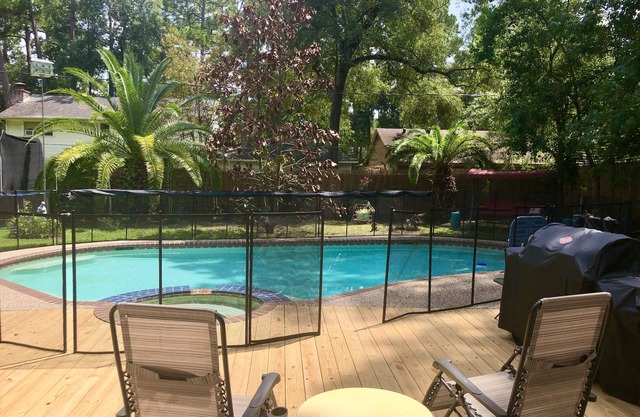 2BR/1.5BA, saltwater pool, hot tub, alarm ~ The Salt Lick Retreat