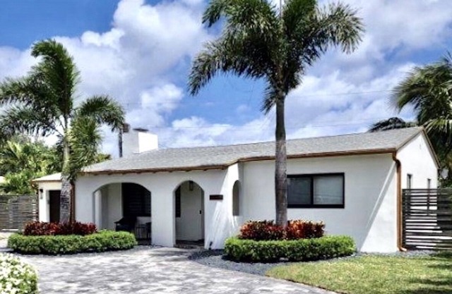2BR- 1 BA Beautifully Designed Home, close to all the action of Delray