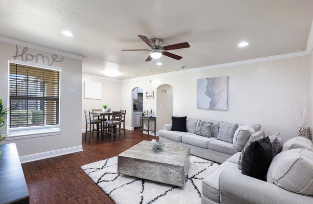 2BR/2BA by AT&T Stadium, 6 Flags, Globe Life Park, Texas Live, and Much More!