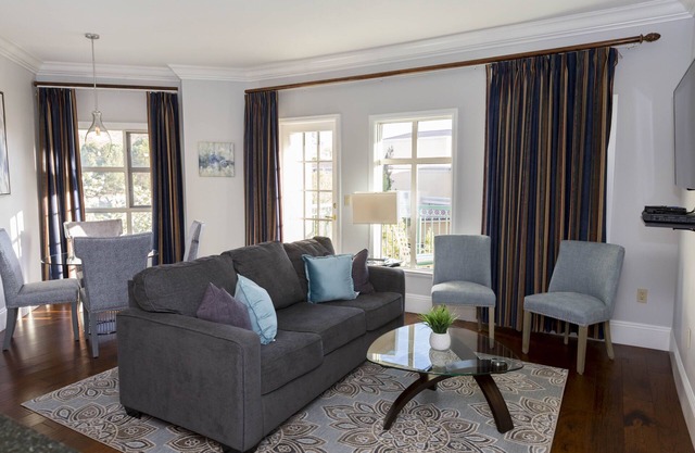 2Br 2Ba Luxury Viera Condo in at Lake Las Vegas!