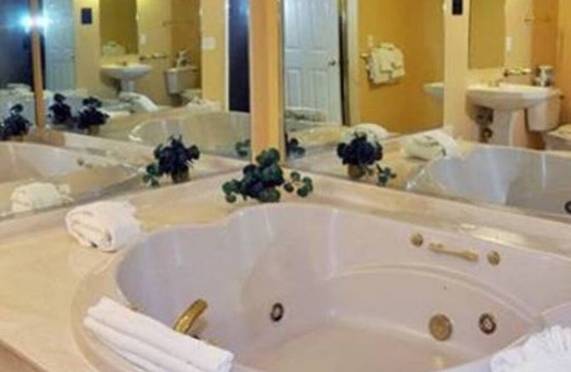 2BR 2BA Luxury Woodstone w Hot Tub at Massanutten
