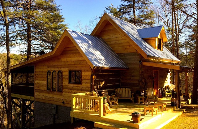 2BR/2Bath1800's Original Secluded Romantic River Mountain Cabin Therapy Hottub