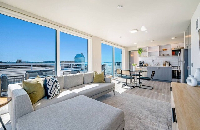 2BR Apt Panoramic Seattle Views | Private Balcony