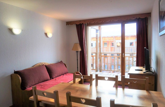 2BR cabin, 6 pers, PKG, free WIFI, near snow garden